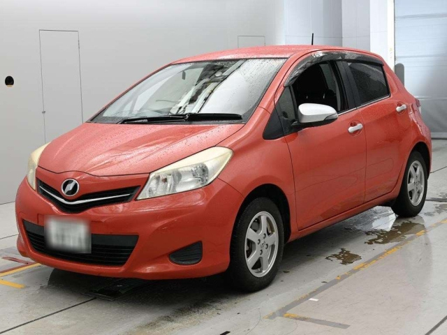 TOYOTA VITZ — фото