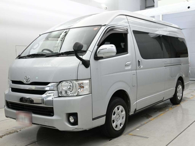 TOYOTA HIACE — фото
