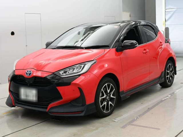 TOYOTA YARIS — фото