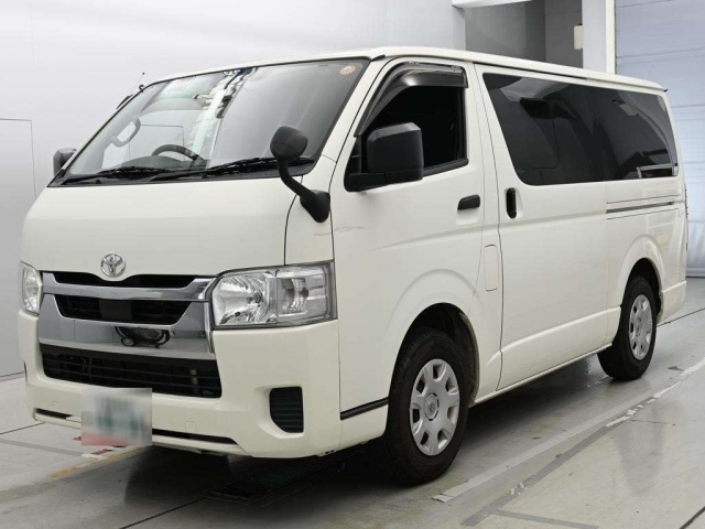 TOYOTA HIACE — фото