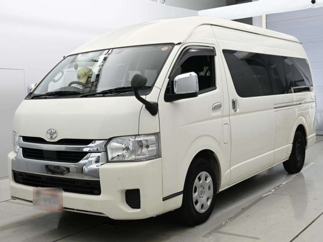 TOYOTA HIACE — фото