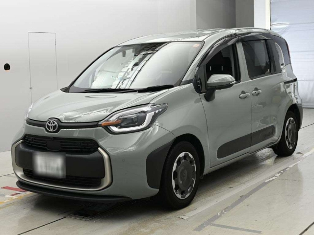 TOYOTA SIENTA — фото