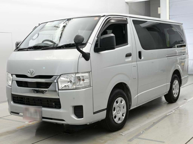 TOYOTA HIACE — фото
