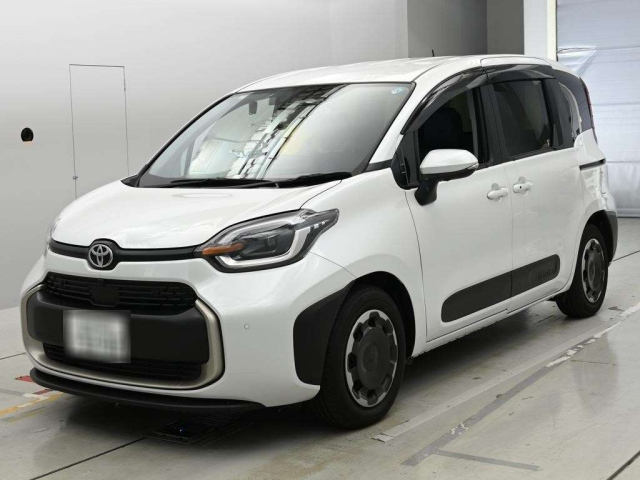 TOYOTA SIENTA — фото