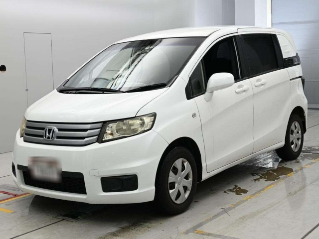 HONDA FREED — фото