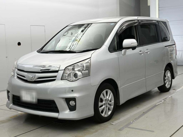 TOYOTA NOAH — фото