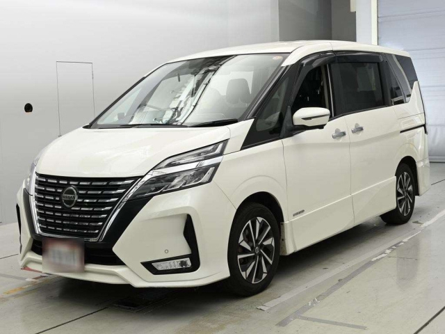 NISSAN SERENA — фото