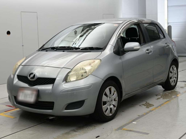 TOYOTA VITZ — фото
