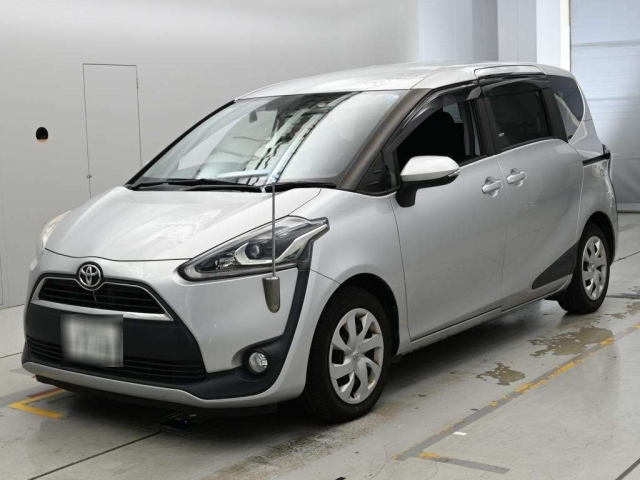 TOYOTA SIENTA — фото