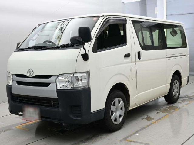 TOYOTA HIACE — фото