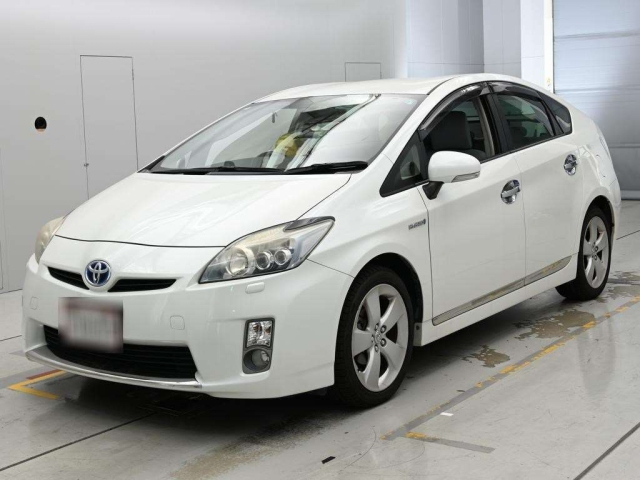 TOYOTA PRIUS — фото