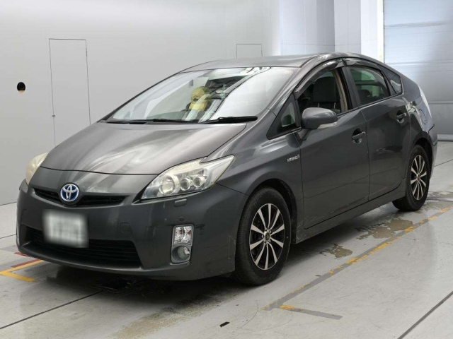 TOYOTA PRIUS — фото