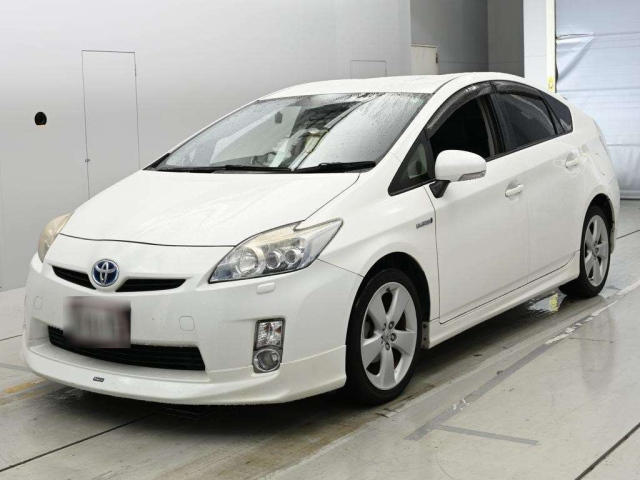 TOYOTA PRIUS — фото