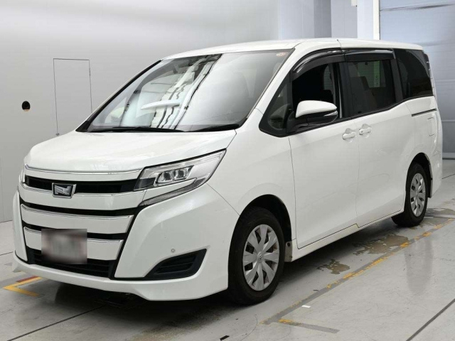 TOYOTA NOAH — фото