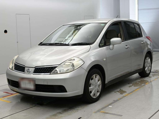 NISSAN TIIDA — фото