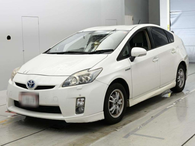 TOYOTA PRIUS — фото