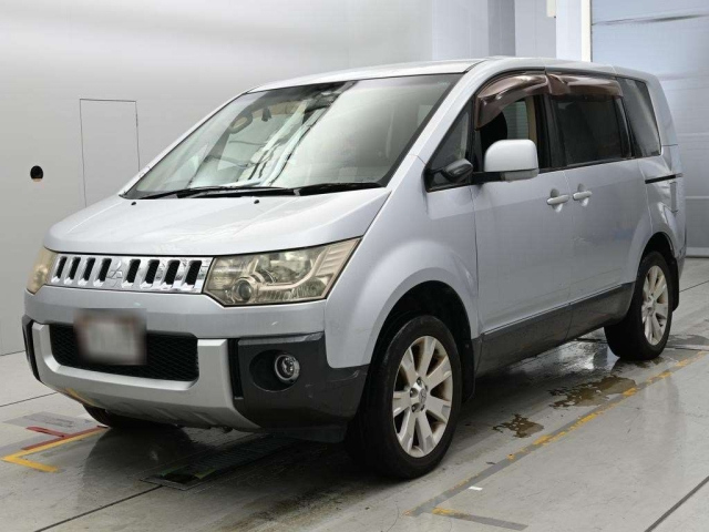 MITSUBISHI DELICA — фото