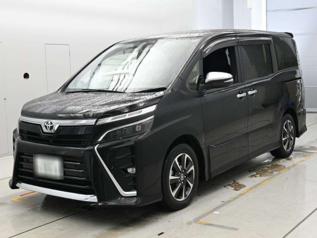TOYOTA VOXY — фото