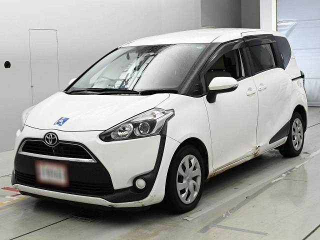 TOYOTA SIENTA — фото