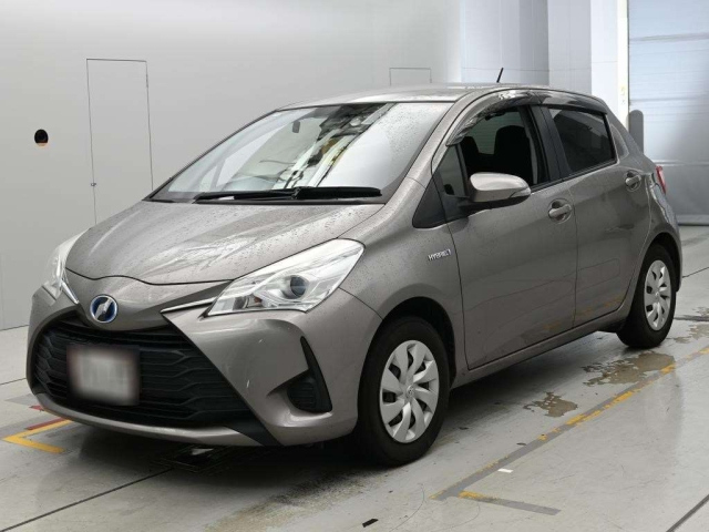 TOYOTA VITZ — фото