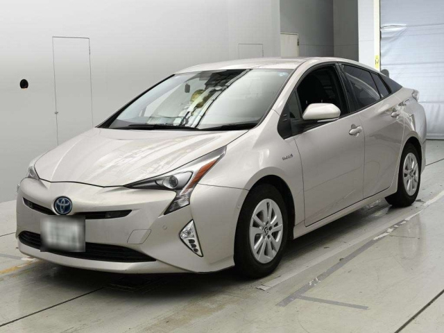 TOYOTA PRIUS — фото