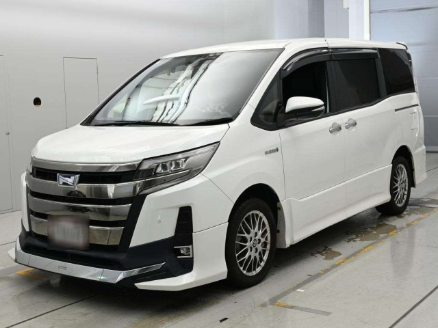 TOYOTA NOAH — фото