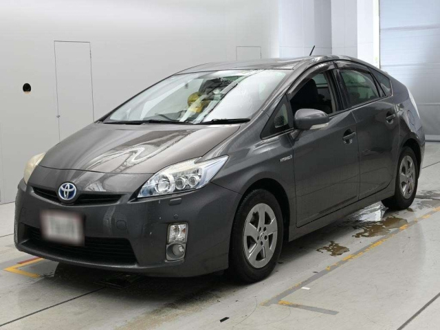 TOYOTA PRIUS — фото