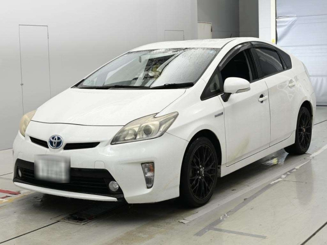 TOYOTA PRIUS — фото