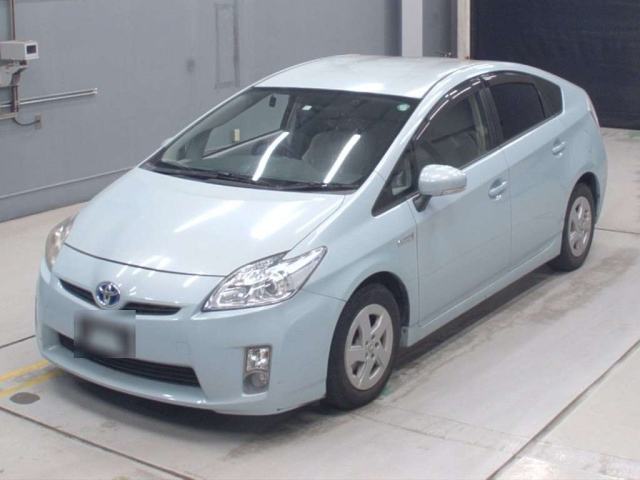 TOYOTA PRIUS — фото