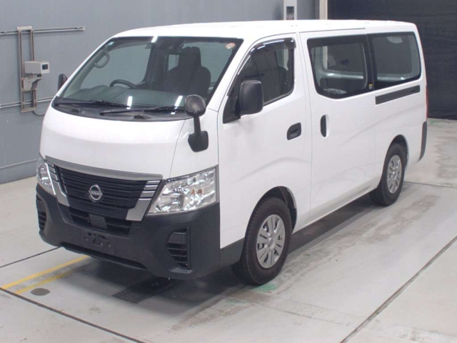 NISSAN CARAVAN — фото