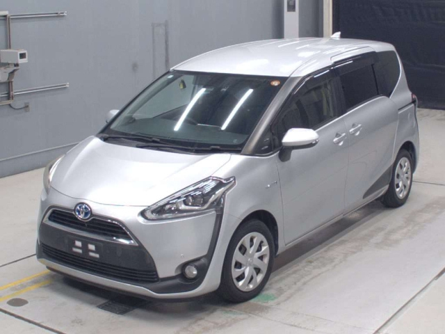 TOYOTA SIENTA — фото