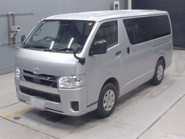TOYOTA HIACE — фото