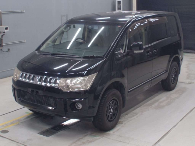 MITSUBISHI DELICA — фото