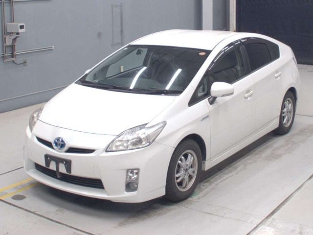 TOYOTA PRIUS — фото