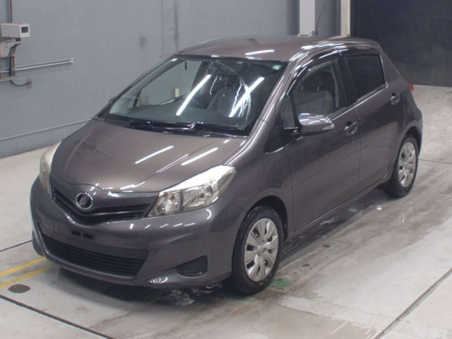 TOYOTA VITZ — фото