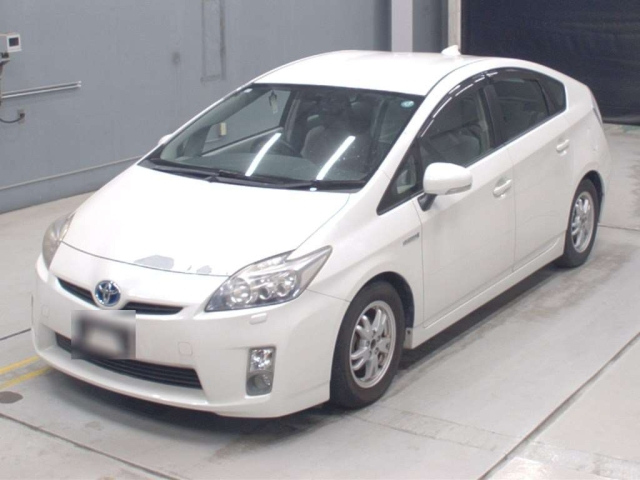 TOYOTA PRIUS — фото