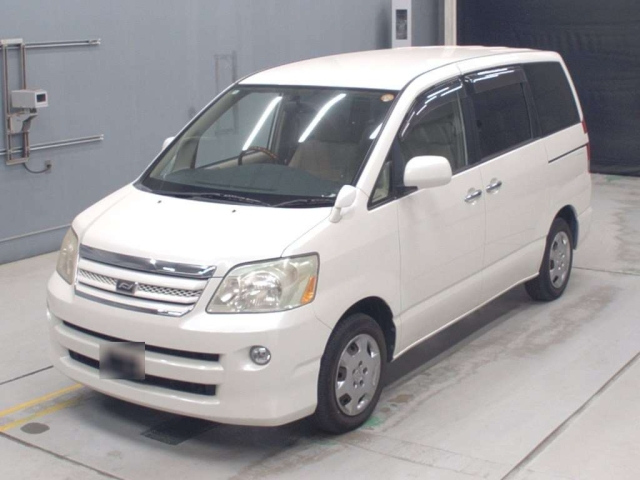 TOYOTA NOAH — фото