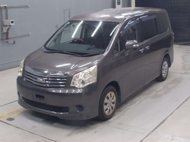TOYOTA NOAH — фото