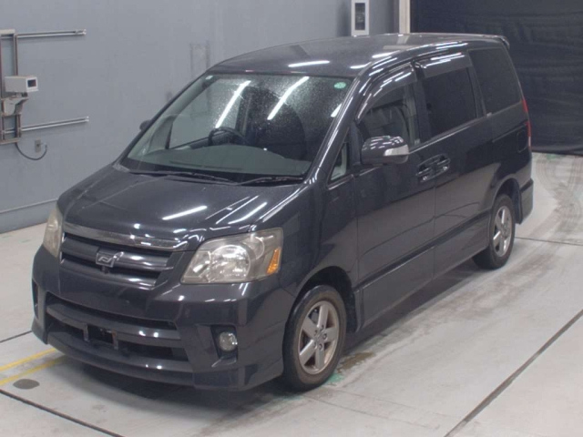 TOYOTA NOAH — фото