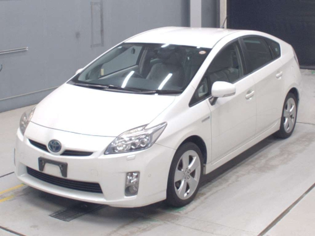 TOYOTA PRIUS — фото