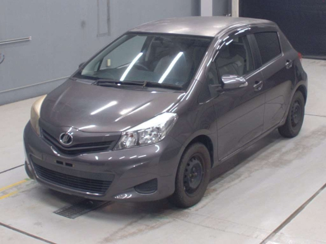 TOYOTA VITZ — фото