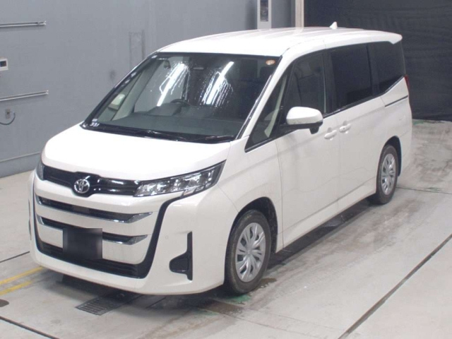 TOYOTA NOAH — фото