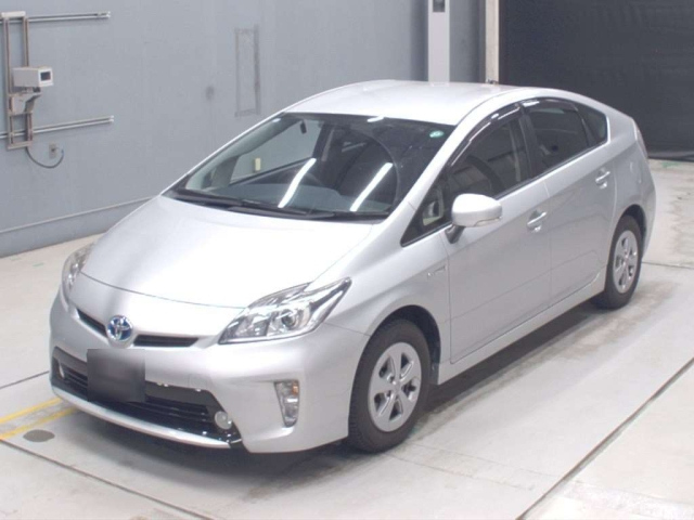 TOYOTA PRIUS — фото