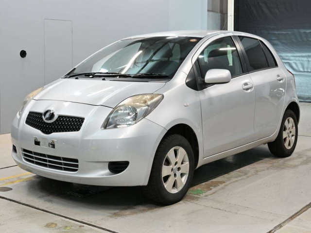 TOYOTA VITZ — фото