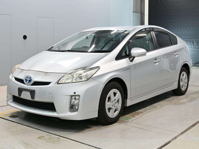 TOYOTA PRIUS — фото