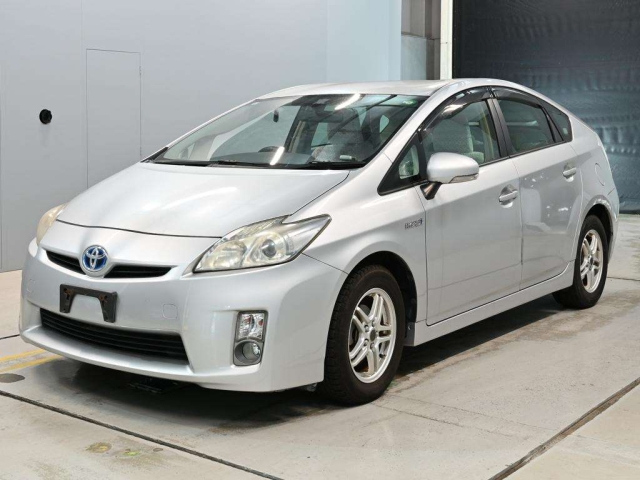 TOYOTA PRIUS — фото
