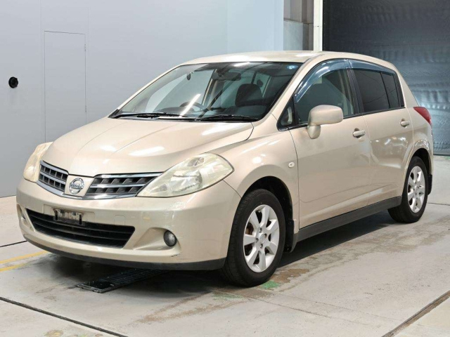 NISSAN TIIDA — фото
