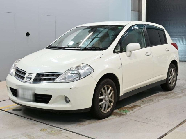 NISSAN TIIDA — фото