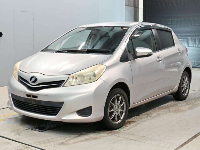 TOYOTA VITZ — фото