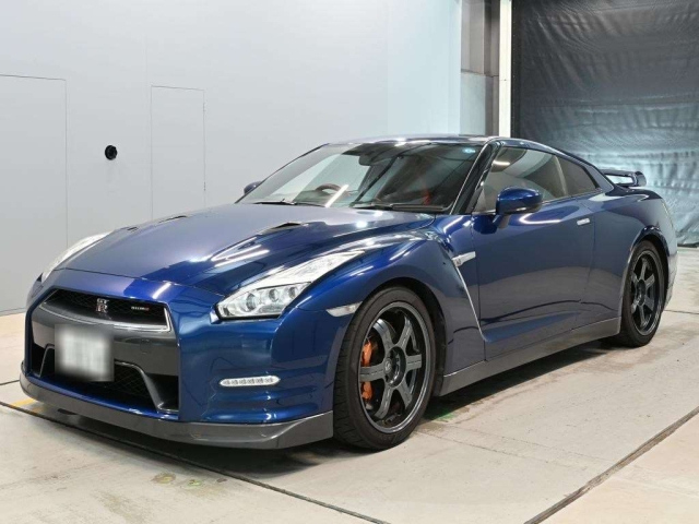 NISSAN GT-R